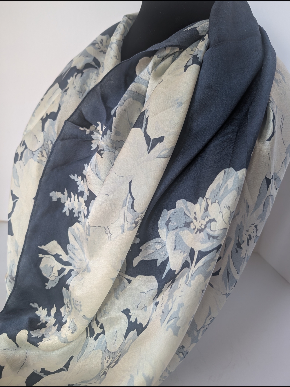 Ellen Tracy 100% Silk Navy and White Floral Wrap Scarf 33" X 33" - Picture 2 of 7